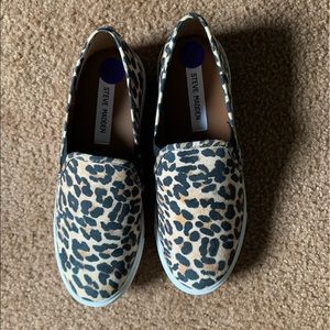 Steve Madden slip on cheetah print slip ons